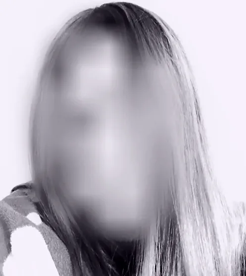Amira, 34