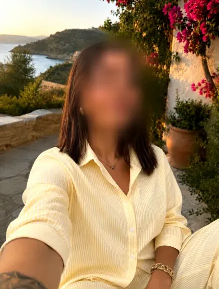 Ayse, 23