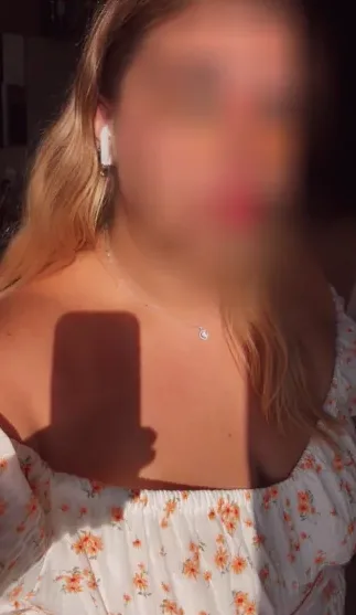 Nadja, 27