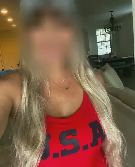 Vivien, 38