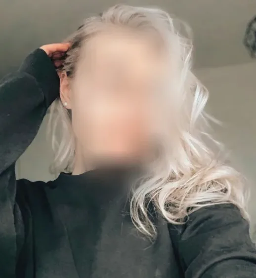 Vivien, 24